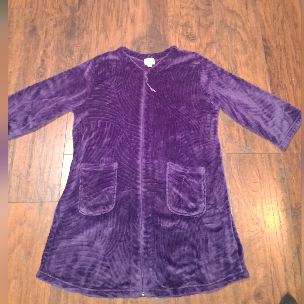 EUC ME Size Medium Purple Plush Fleece Zip Front Loungewear Robe!! - Picture 4 of 12